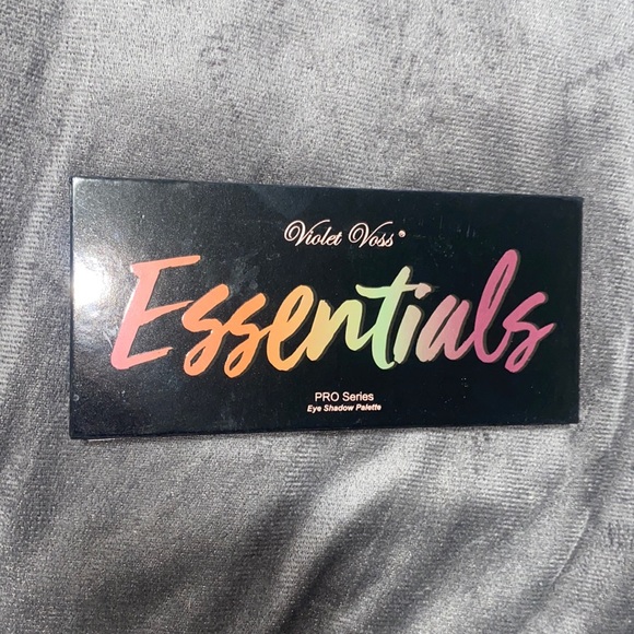 Violet Voss Other - 🦋Violet Voss Essentials PRO series eye shadow palette!